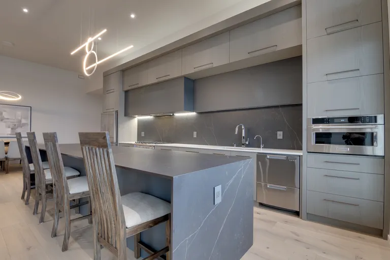 kelowna-custom-kitchen-cabinets-1/kitchen 01